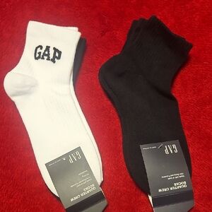 GAP Men's Athletic Socks in Black and White